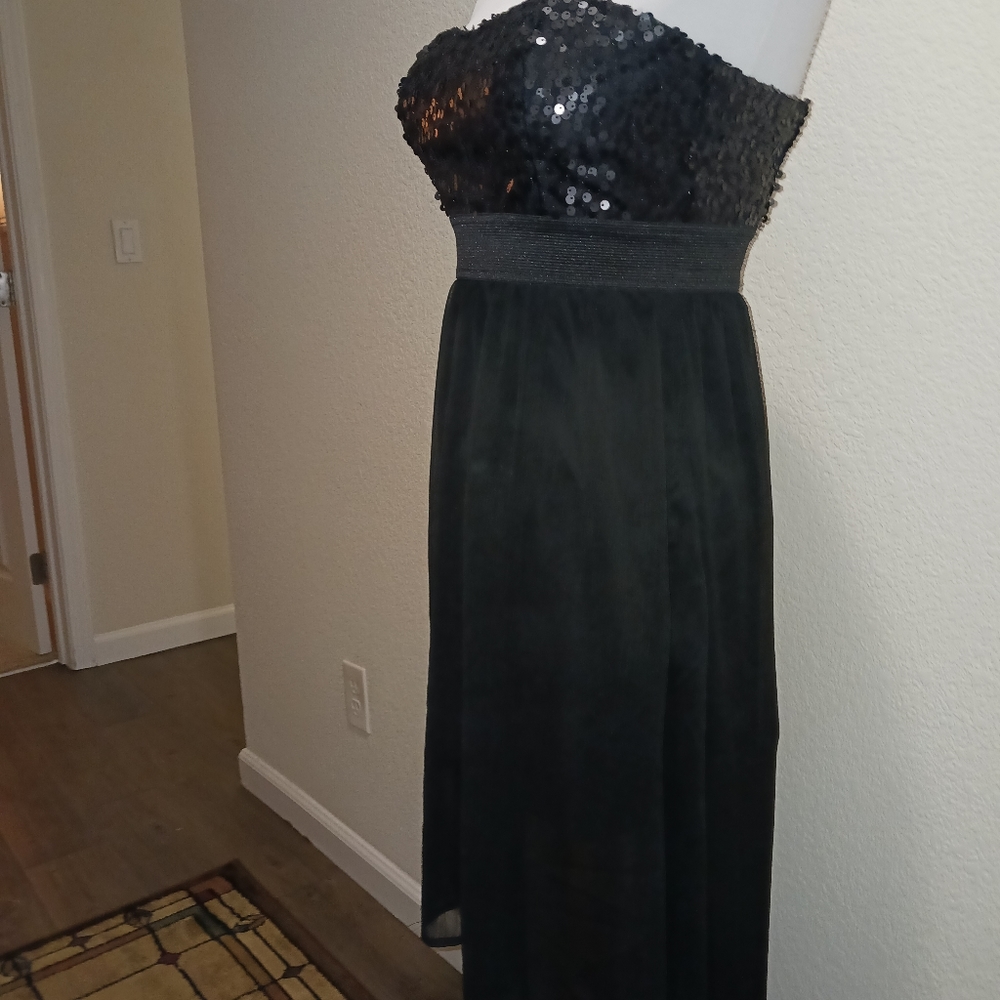 Cute black sleeveless dress